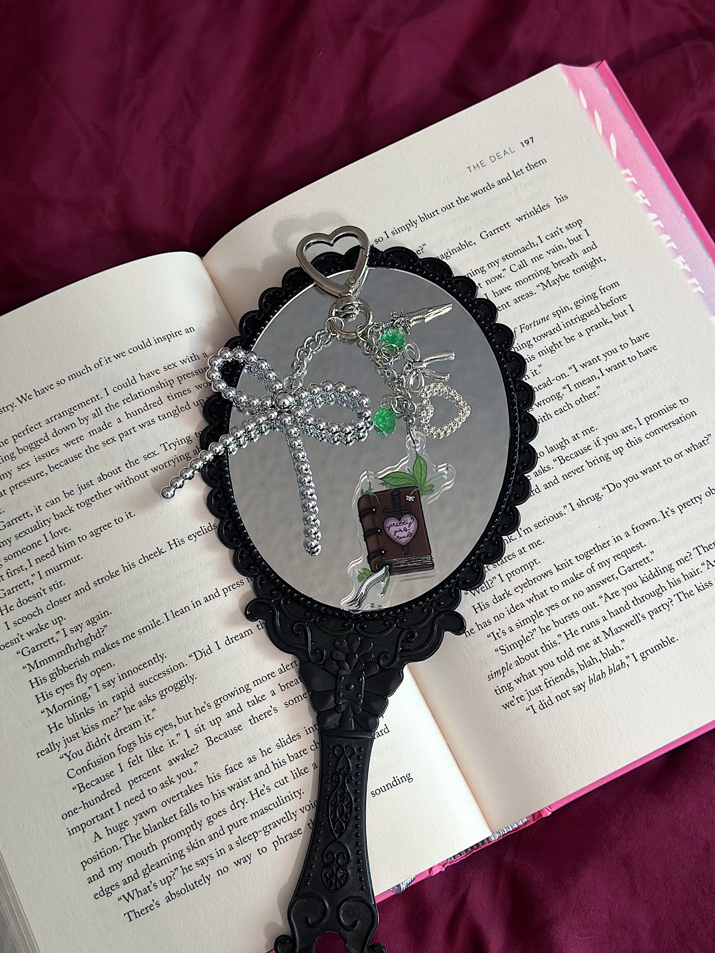 pretty girls read charm (silver)
