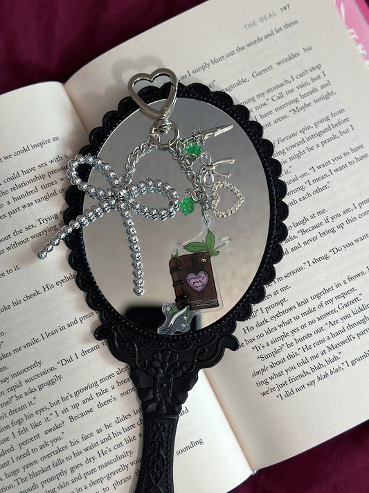 pretty girls read charm (silver)