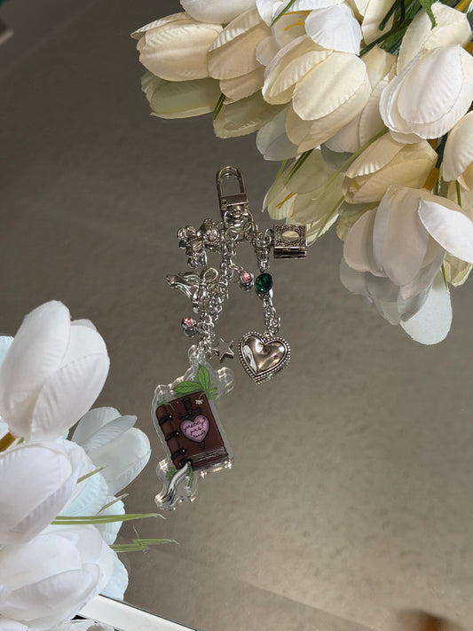 Pretty Girls Read E-Reader Charm